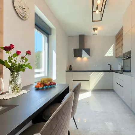 Wing 77 By Interhome