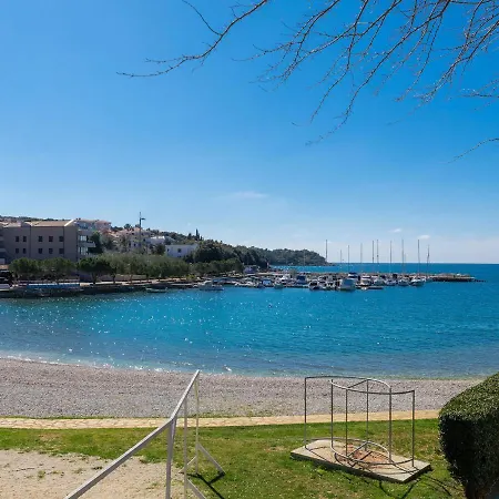 Wing 77 By Interhome Apartament Pula