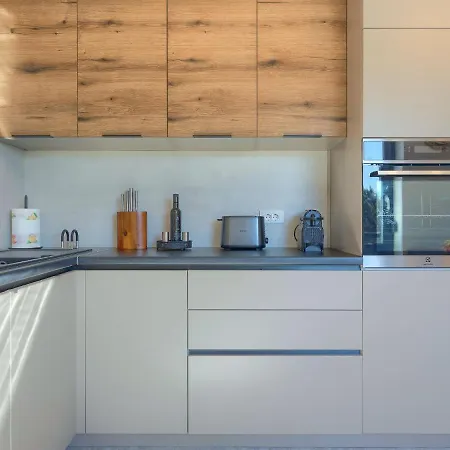 Wing 77 By Interhome Appartement Pula