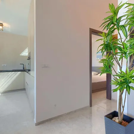 Wing 77 By Interhome