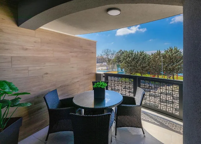 Wing 77 By Interhome