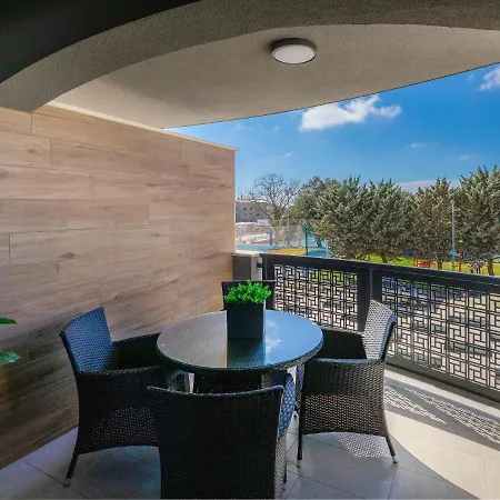 Wing 77 By Interhome