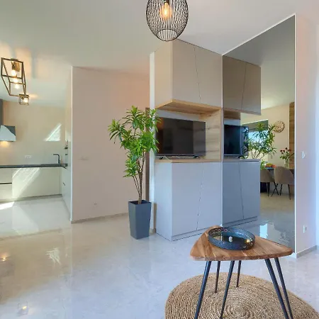 Wing 77 By Interhome *