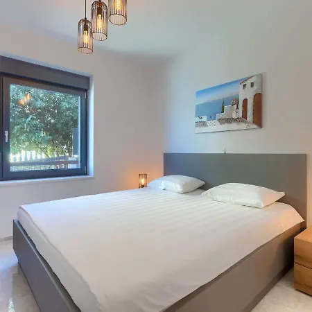 Wing 77 By Interhome Apartment Pula