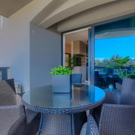 Wing 77 By Interhome Apartment *